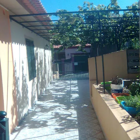 Residencia Ana Piso Um 1 ゲストハウス