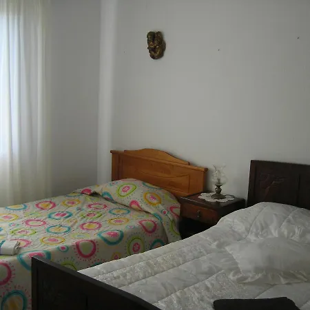 Residencia Ana Piso Um 1 招待所 圣克鲁斯