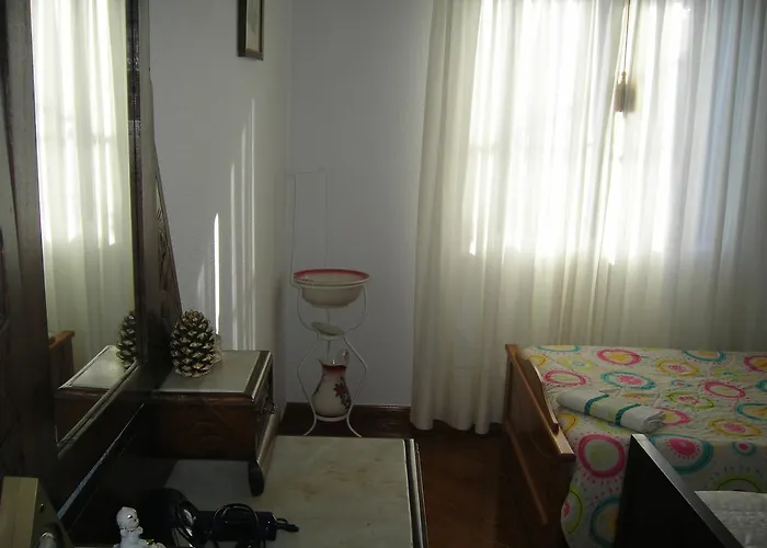Residencia Ana Piso Um 1 Penzion 4*